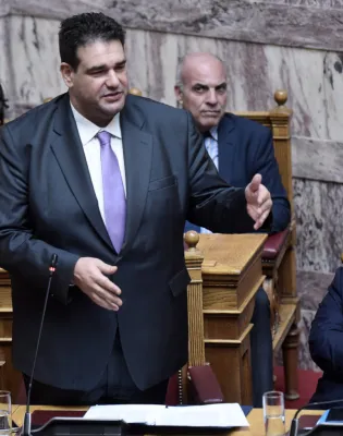 Ο υπουργός Εσωτερικών Θεόδωρος Λιβάνιος στη Βουλή