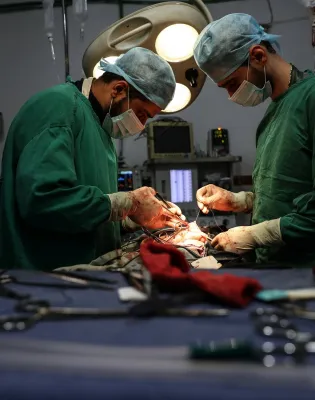 Χειρουργείο σε εξέλιξη σε νοσοκομείο