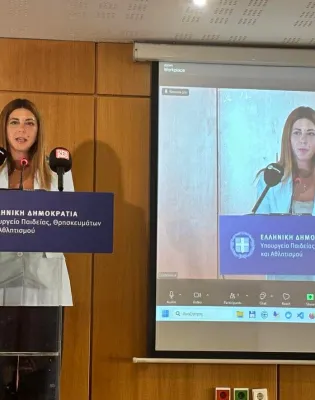 Η υπουργός Παιδείας παρουσιάζει live τα αποτελέσματα για τις εξετάσεις PISA