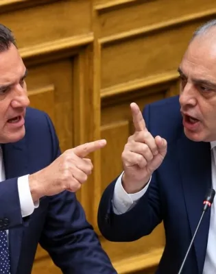 Άδωνις Γεωργιάδης και Κυριάκος Βελόπουλος στη Βουλή