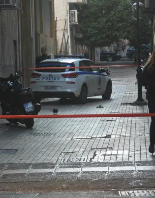 Χειροβομβίδα στην Αχαρνών