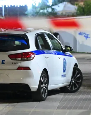 Περιπολικό της ΕΛΑΣ σε δομή μεταναστών