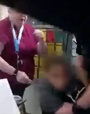 Σοκ προκαλεί ο διάλογος 6χρονου αγοριού στην Βιρτζίνια των Η.Π.Α, το οποίο έβρισε αστυνομικούς αφού είχε πυροβολήσει την δασκάλα του.