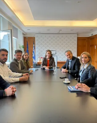 Συνάντηση με τον Πρόεδρο της ΕΣΕΕ, Σταύρο Καφούνη – 400 εκατ. ευρώ για το νέο σύστημα επισιτιστικής βοήθειας