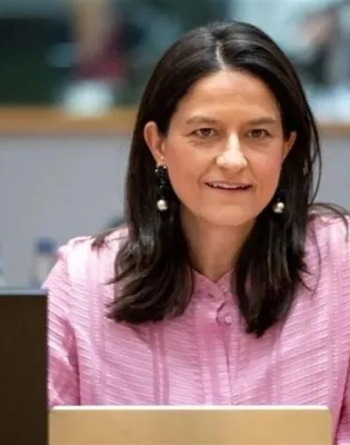 Η υπουργός Εργασίας Νίκη Κεραμέως