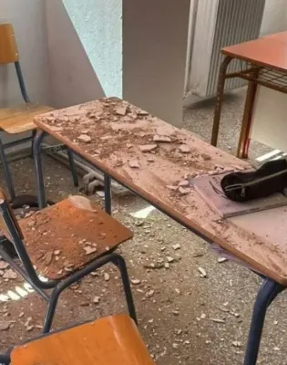 Σοβάδες έπεσαν σε θρανίο στην Πάτρα