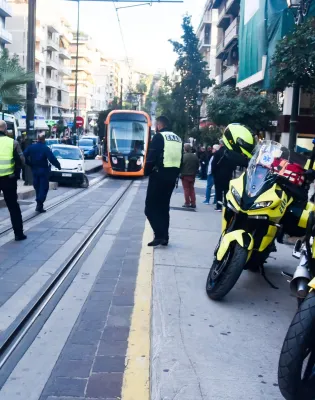 Νεκρή γυναίκα από παράσυρση Τραμ στον Πειραιά