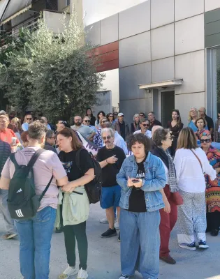 Συγκέντρωση πολιτών στο Νοσοκομείο του Βόλου για την πορεία προς την ΑΓΕΤ