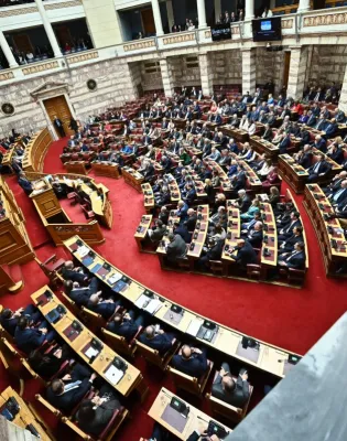 Συνεδρίαση της Ολομέλειας στη Βουλή