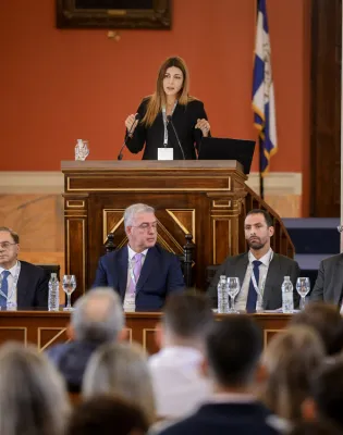 Σοφία Ζαχαράκη στο Fintech Athens 5.0: «Η ανάπτυξη δεν είναι μόνο ζήτημα ταχύτητας. Είναι και ζήτημα συμμετοχής»