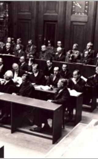 dock_in_the_i.g._farben_trial_in_nuremberg.jpg dock_in_the_i.g._farben_trial_in_nuremberg.jpg