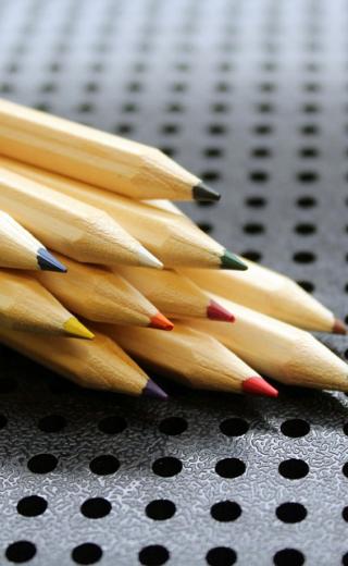 crayons-pencils_molyvia_education_ekpaideusi.jpg