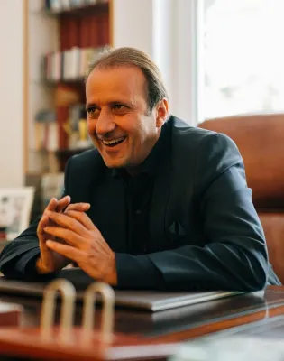 Πάνος Λαζαράτος