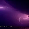 Καταρρακτώδης βροχή και κεραυνοί στη Μαγνησία- Προβλήματα στην ηλεκτροδότηση