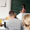 σχολείο σχολική τάξη μαθητές καθηγήτρια