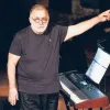 Θάνος Μικρούτσικος