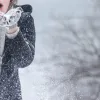 χιόνι κρύο χειμερινά ρούχα γάντια χειμώνας