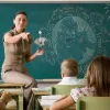 δασκάλα τάξη μαυροπίνακας μαθητές διδασκαλία