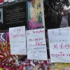 Λουλούδια στο σημείο όπου δολοφονήθηκε ο Αλέξης Γρηγορόπουλος