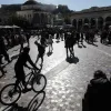 πλατεία Μοναστηράκι, κόσμος, ήλιος ποδήλατο, κορονοϊός