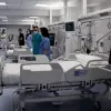 νοσοκομείο, κρεβάτια, γιατροί, νοσοκόμες