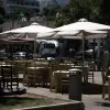 τραπεζοκαθίσματα, ομπρέλες, πλατεία