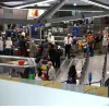 Κόσμος στο αεροδρόμιο