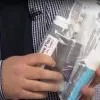 βουλευτής μοίραζε μάσκες