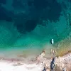 «Το απόλυτο καταφύγιο της γαλήνης»: Το ελληνικό νησί που υμνεί η Le Figaro