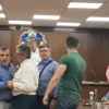 «Μαλλιά - κουβάρια» σε δημοτικό συμβούλιο