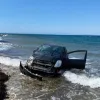Έριξε το αυτοκίνητο της πρώην συντρόφου του στη θάλασσα