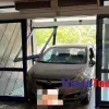 Αυτοκίνητο έσπασε τζαμαρία νοσοκομείου