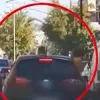 Παιδιά σε αυτοκίνητο βγάζουν τα κεφάλια τους έξω