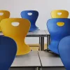 καρέκλες, θρανία, σχολεία, άνοιγμα σχολείων