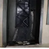 Επίθεση με γκαζάκια στην πολυκατοικία που μένει ο Χαρακόπουλος