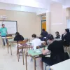 μαθητές που δίνουν πανελλήνιες
