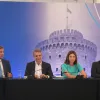 Ο πρωθυπουργός Κυριάκος Μητσοτάκης και η Υπουργός Παιδείας Σοφία Ζαχαράκη σε ομιλία για το ΑΠΘ