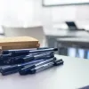 στυλό βιβλία σχολική τάξη