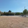 έχει απλώς μια τσιμεντένια πλάκα