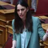 Η υφυπουργός Εσωτερικών, Βιβή Χαραλαμπογιάννη στη Βουλή