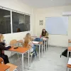 Αχαρνές: Ένα δωρεάν φροντιστήριο με έμμισθους καθηγητές κάνει τα όνειρα των παιδιών πράξη