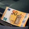 50 ευρώ στο αυτοκίνητο