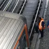 Εργαζόμενοι της ΣΤΑΣΥ σε αμαξοστάσιο του ΗΣΑΠ
