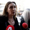 Η μητέρα του Άλκη Καμπανού κάνει δηλώσεις σε ΜΜΕ