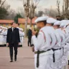 Ο Γάλλος πρόεδρος, Εμμανουέλ Μακρόν, επιτηρεί τον γαλλικό στρατό