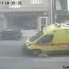 Η στιγμή που το ΕΚΑΒ φθάνει στο σχολείο που πνίγηκε η 13χρονη