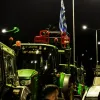 Αγρότες με τρακτέρ