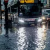 Λεωφορείο ΟΑΣΑ σε βροχή