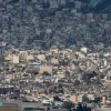 σπίτια στην Αθήνα με ελληνική σημαία