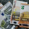 Χρήματα, χαρτονομίσματα σε ευρώ